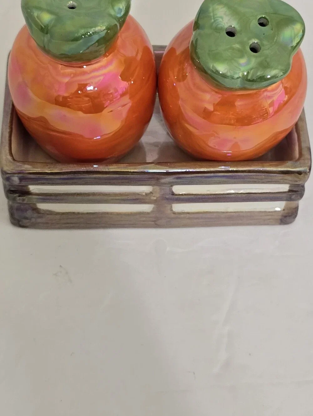 y2k PUBLIX Ceramic Salt Pepper Carrots Shaker w/Holder  Iridescent Orange Easter